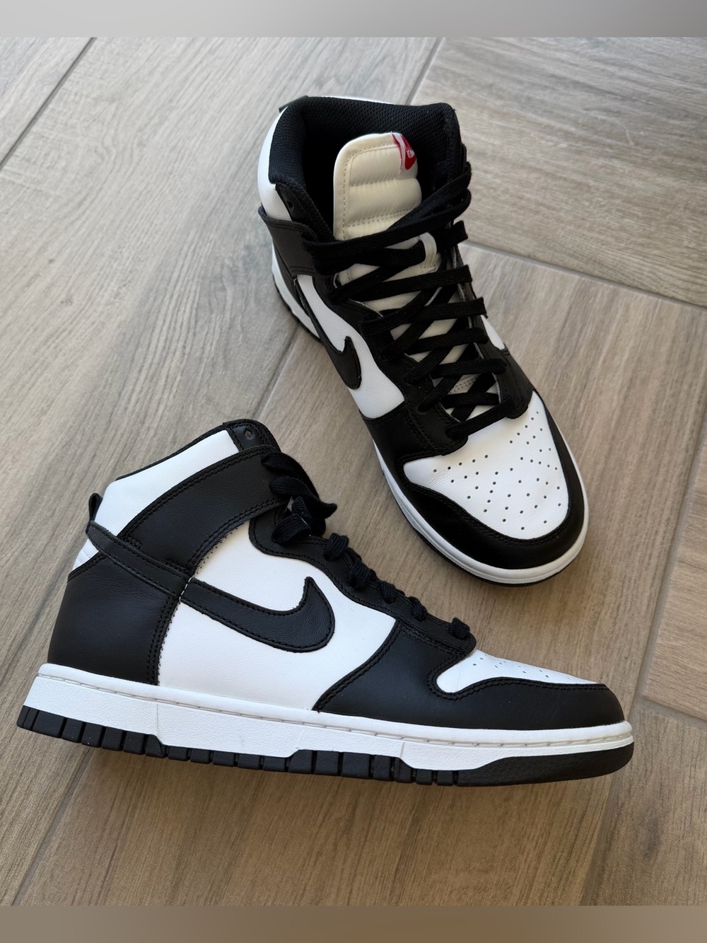 Nike Dunk High women’s sneaker shoe sz 8 black white